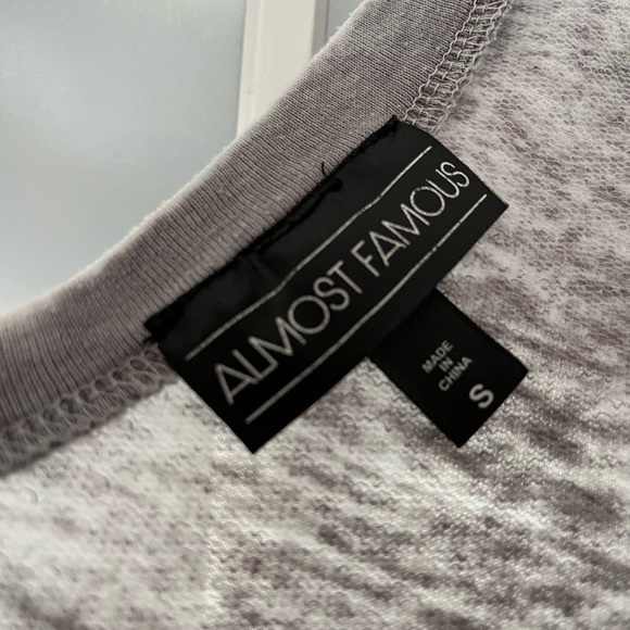 Grey Long Sleeve Elephant Top Size S‎ - Picture 5 of 5